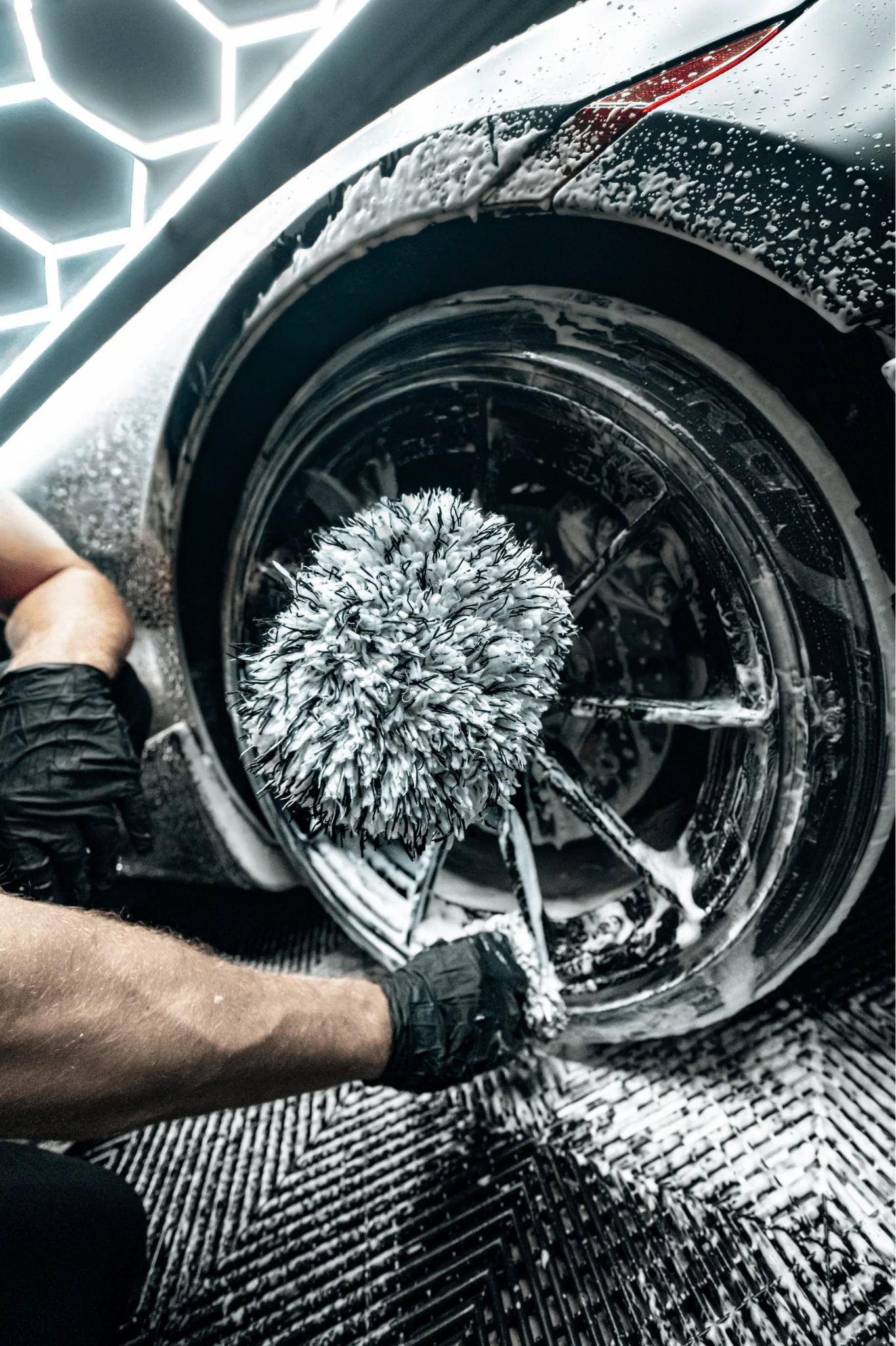 BLACKLINE® Microfiber Wheel Mitt - Image 3