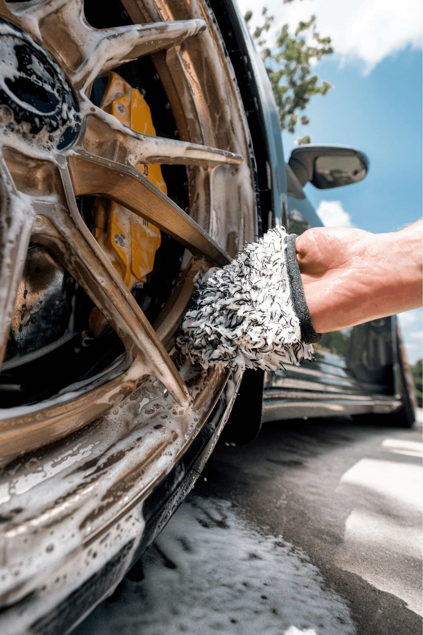 BLACKLINE® Microfiber Wheel Mitt - Image 5